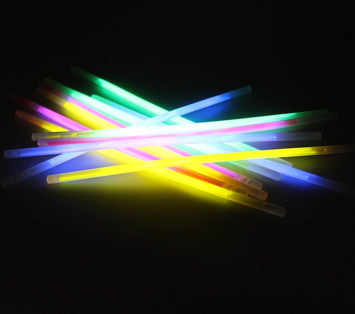 12 x Fun Glow Bracelets Party Glow Sticks Glow In The Dark Includes Connectors 9223 (Large Letter Rate)